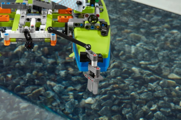 Technic 42105 Катамаран