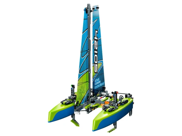 Technic 42105 Катамаран