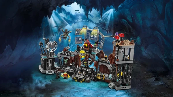 Batman 76122 Вторжение Глиноликого в бэт-пещеру