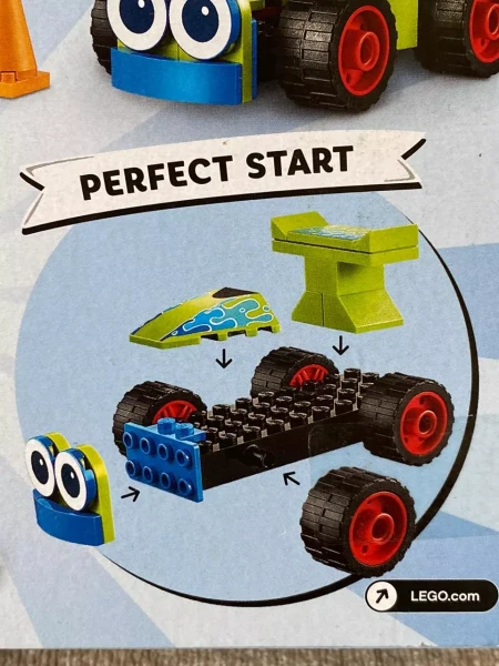 Toy Story 10766 Вуди на автомобиле