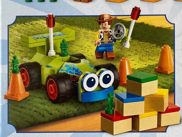 Toy Story 10766 Вуди на автомобиле