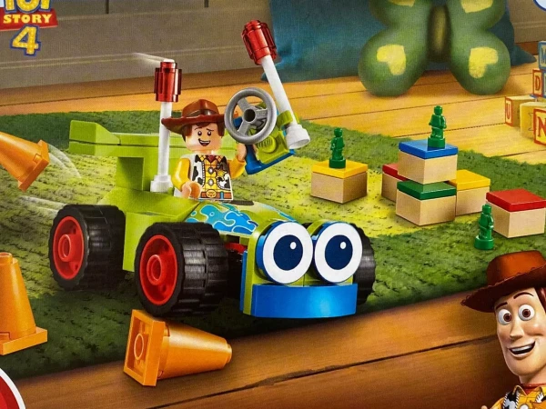 Toy Story 10766 Вуди на автомобиле
