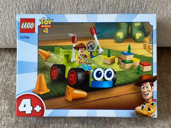 Toy Story 10766 Вуди на автомобиле