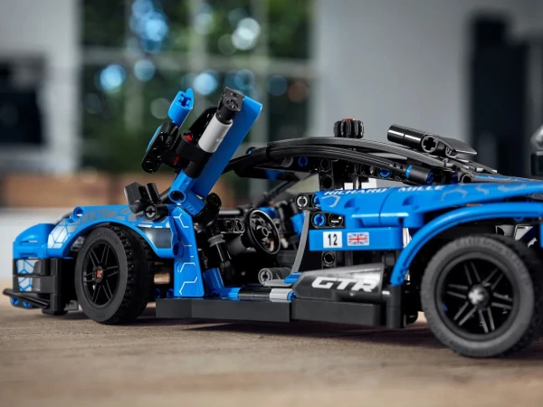 Technic 42123 McLaren Senna GTR