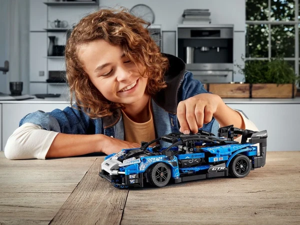 Technic 42123 McLaren Senna GTR