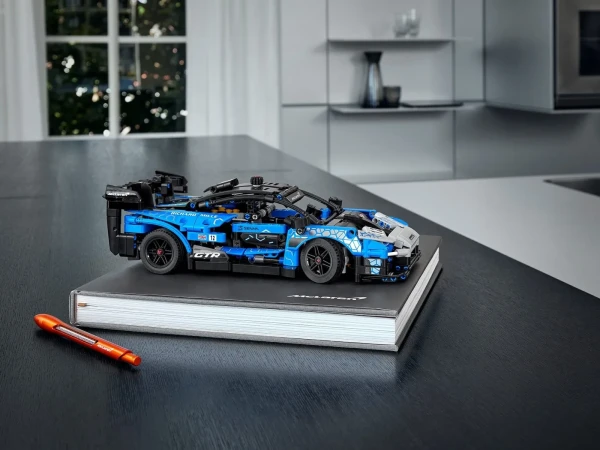 Technic 42123 McLaren Senna GTR