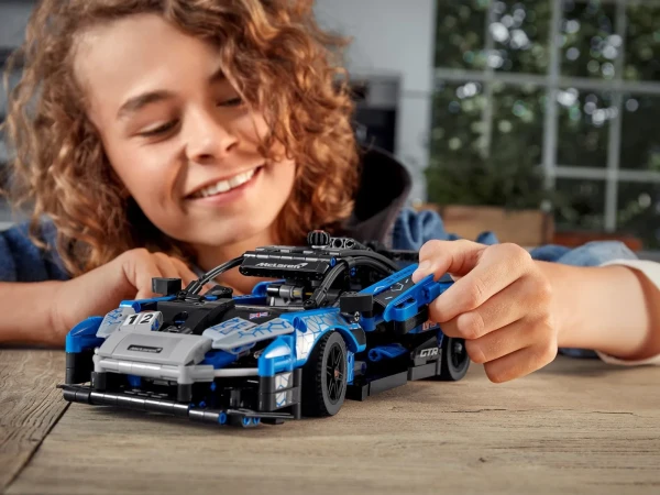 Technic 42123 McLaren Senna GTR
