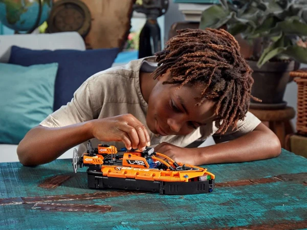 Technic 42120 Спасательное судно на воздушной подушке