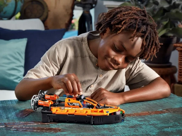 Technic 42120 Спасательное судно на воздушной подушке
