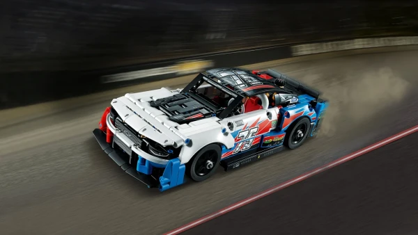 Technic 42153 Шевроле Камаро ZL1 нового поколения NASCAR