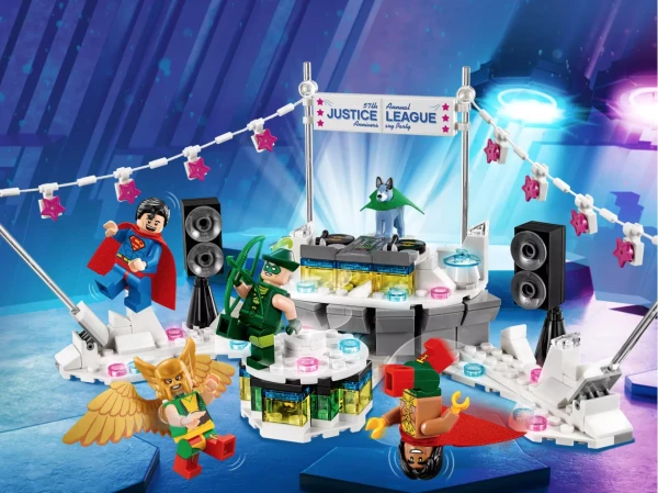 The LEGO Batman Movie 70919 Набор LEGO 70919 «Вечеринка в честь годовщины Лиги Справедливости»