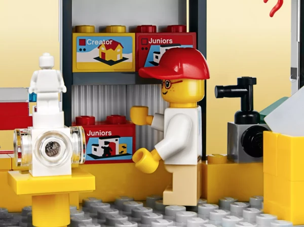 Promotional 40305 Набор LEGO 40305 "Мини-модель Brand Store"