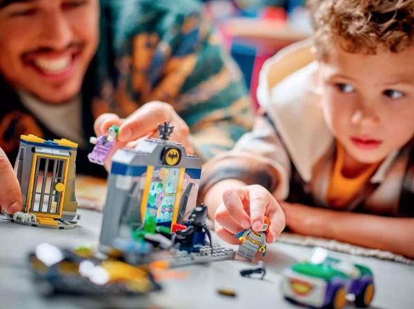 Batman 76272 Набор LEGO Batman 76272 «Бэтпещера»