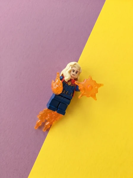 Magazine Gifts 242321 Captain Marvel