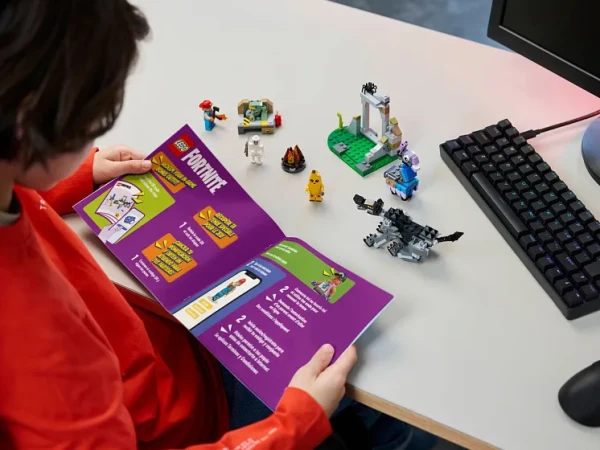 Fortnite 77075 Набор LEGO 77075 «Лагерь Пилли и Спаркплага»