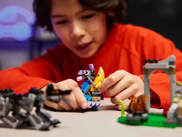 Fortnite 77075 Набор LEGO 77075 «Лагерь Пилли и Спаркплага»