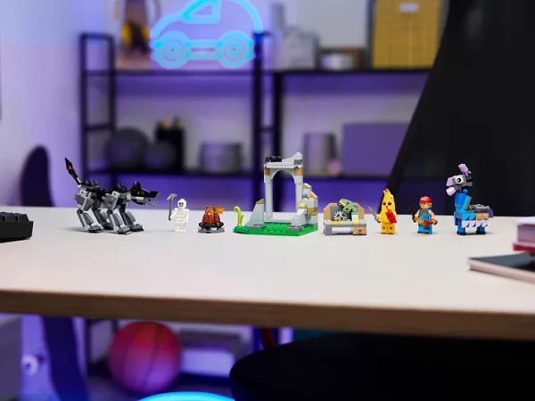 Fortnite 77075 Набор LEGO 77075 «Лагерь Пилли и Спаркплага»