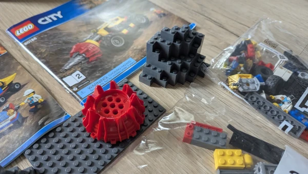 УЦЕНКА 60186987 НАБОР БЕЗ КОРОБКИ LEGO City 60186 «Горнодобывающая машина»
