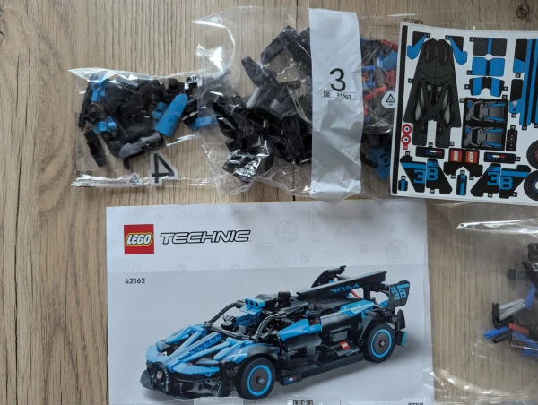 УЦЕНКА 42162987 НАБОР БЕЗ КОРОБКИ «LEGO 42162 Bugatti Bolide Agile Blue»