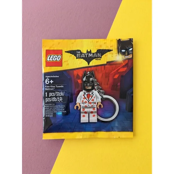Брелки LEGO 5004928 Брелок LEGO 5004928 «Бэтмен в смокинге» (Фото 5)