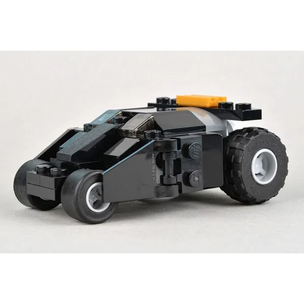 DC Super Heroes 30300 Редкий полибэг LEGO 30300 «Бэтмен: Тумбер» (Фото 3)