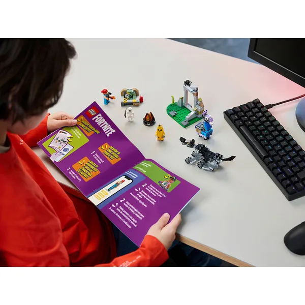 Fortnite 77075 Набор LEGO 77075 «Лагерь Пилли и Спаркплага» (Фото 4)