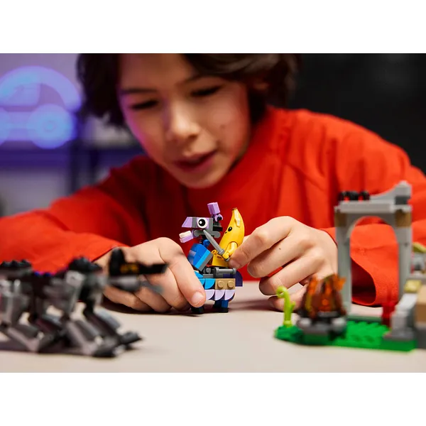 Fortnite 77075 Набор LEGO 77075 «Лагерь Пилли и Спаркплага» (Фото 2)