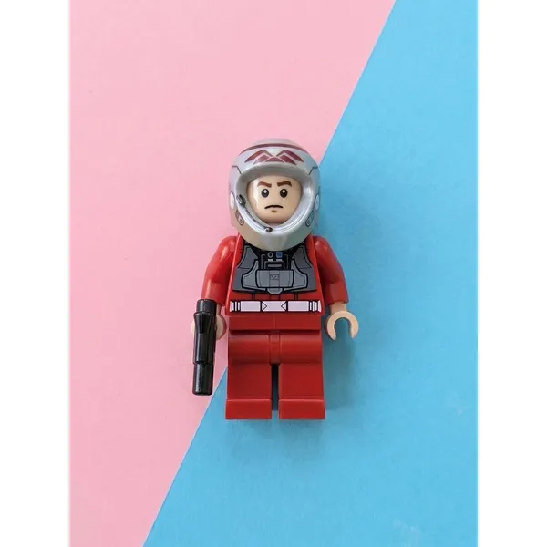 Magazine Gifts 5004408 Набор LEGO 5004408 «Пилот истребителя A-wing повстанцев» (Фото 5)
