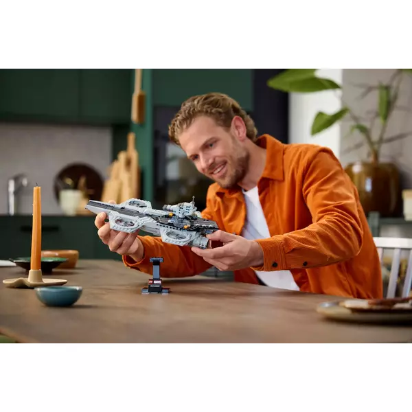 Marvel Super Heroes 76295 Геликарриер Мстителей (Фото 9)