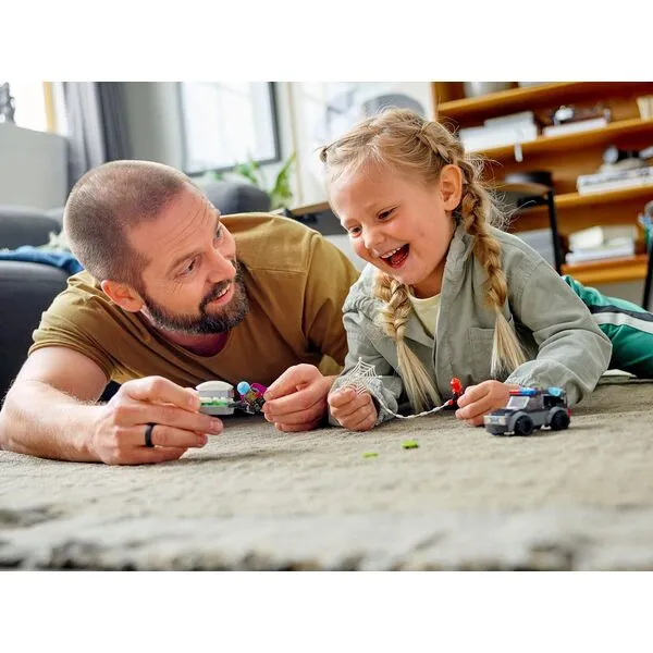 Super Heroes 76184 Человек-паук против атаки дронов Мистерио (Фото 3)