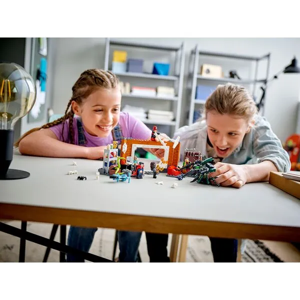 Super Heroes 76185 Человек-Паук в мастерской Санктума (Фото 3)