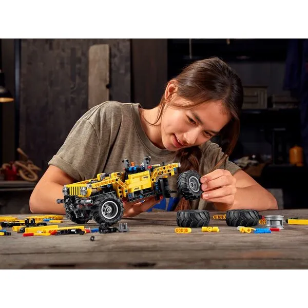 Technic 42122 Jeep Wrangler (Фото 3)