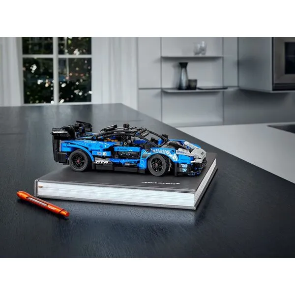 Technic 42123 McLaren Senna GTR (Фото 7)