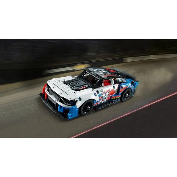 Technic 42153 Шевроле Камаро ZL1 нового поколения NASCAR (Фото 5)