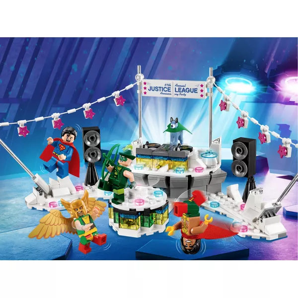 The LEGO Batman Movie 70919 Набор LEGO 70919 «Вечеринка в честь годовщины Лиги Справедливости» (Фото 2)